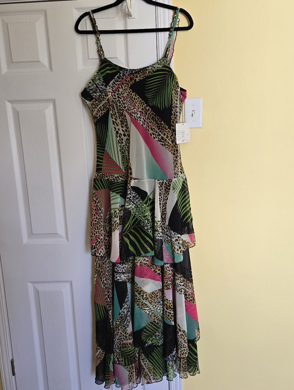 🪴Simon Chang Tropical & Leopard Print Tiered Maxi Dress in Green, Pink & Black